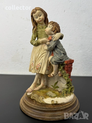 Порцеланова фигура - „Любяща сестра“ от Джузепе Армани №7960, снимка 3 - Колекции - 53838700