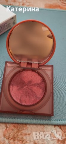 Нов руж huda beauty , снимка 3 - Декоративна козметика - 44400168