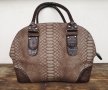 Дамска чанта от набук и изкуствена кожа , снимка 1 - Чанти - 44306539
