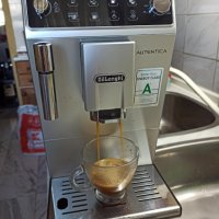 Кафеавтомат Делонги Аутентика, работи перфектно и прави страхотно кафе с каймак , снимка 3 - Кафемашини - 41965391
