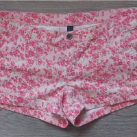 Дамски панталонки BENETTON , снимка 1 - Къси панталони и бермуди - 41998616
