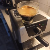 Кафемашина Електролукс с ръкохватка с крема диск, работи отлично и прави хубаво кафе с каймак , снимка 2 - Кафемашини - 40392865