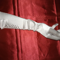 Нови бели сатенени ръкавици с панделка и камъчета , снимка 7 - Ръкавици - 44802362