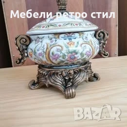 Шикозна порцеланова бонбониера в бароков стил. С  богати флорални орнаменти, дръжки и основа., снимка 1