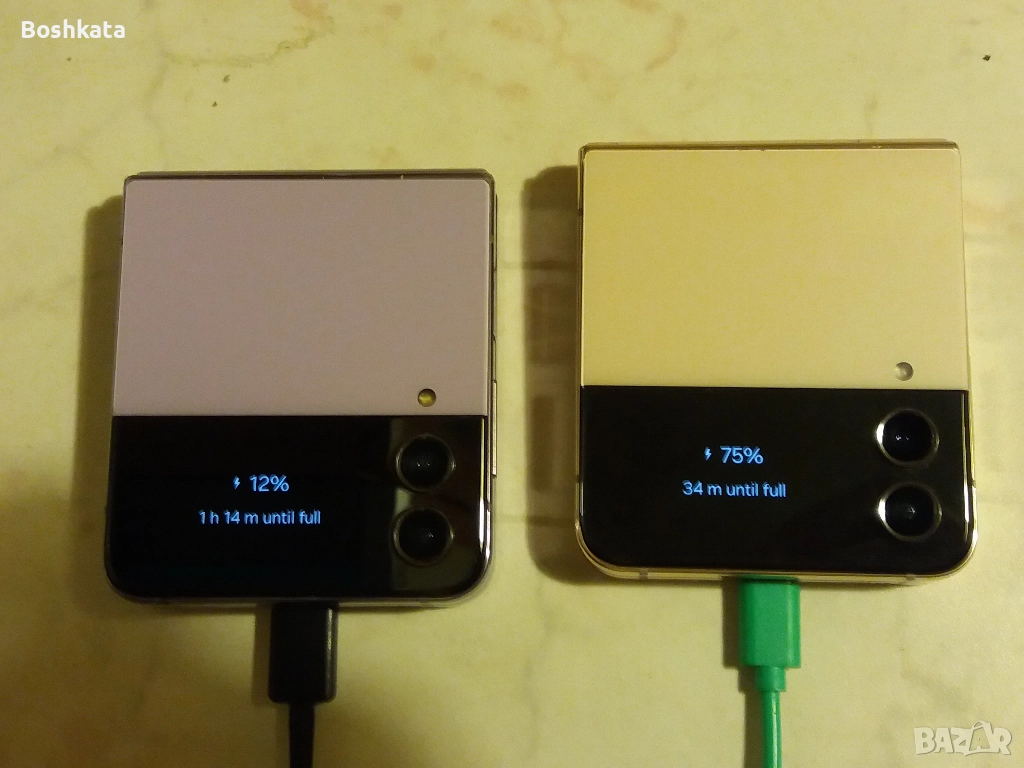 2 броя Samsung Galaxy Z Flip 4 за ремонт/ части, снимка 1