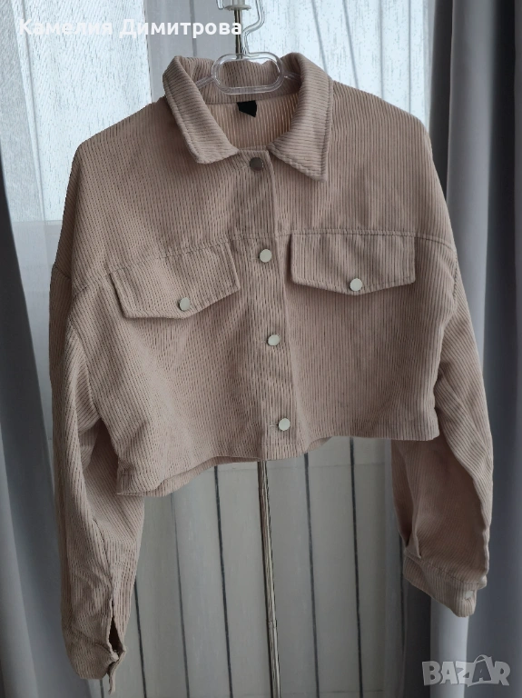 Късо дамско яке в бежово (велурен тип) – с лек дефект, снимка 1