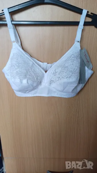 Triumph бял сутиен 85 С нов, снимка 1