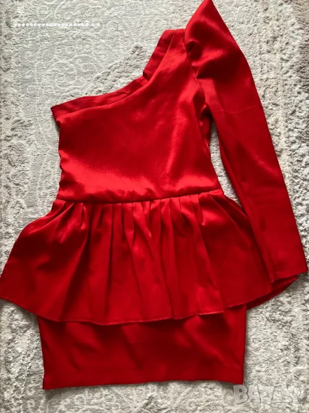 Червена рокля, снимка 1