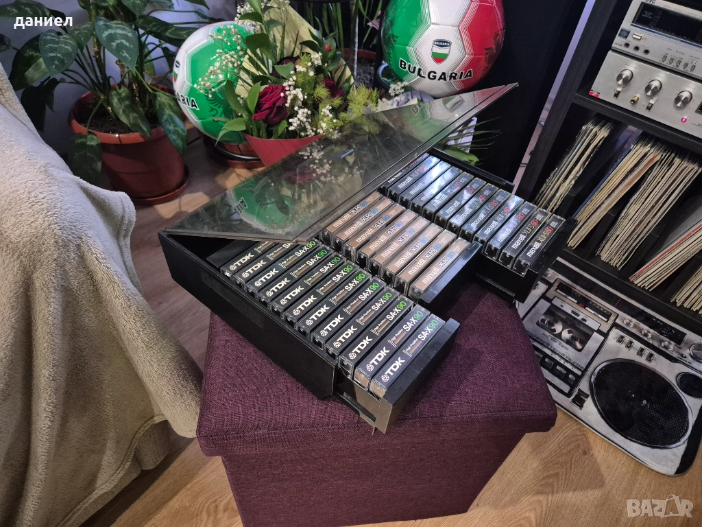 Практично пластмасово шкафче за съхранение на 36 бр. аудио касети, снимка 1