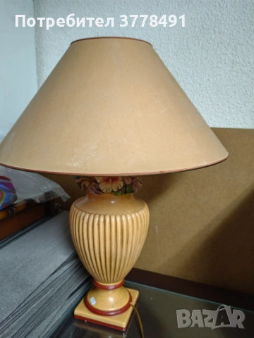 Старинна настолна лампа