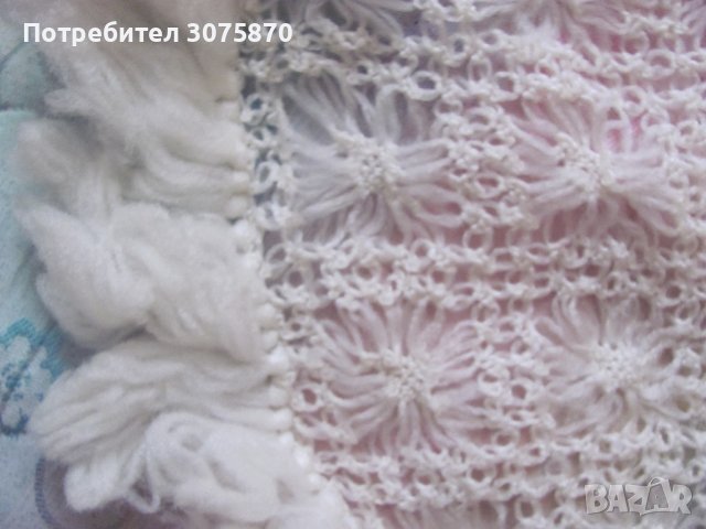 2 нови бели триъгълни шала - полиестер от старо време, снимка 3 - Шалове - 41487067