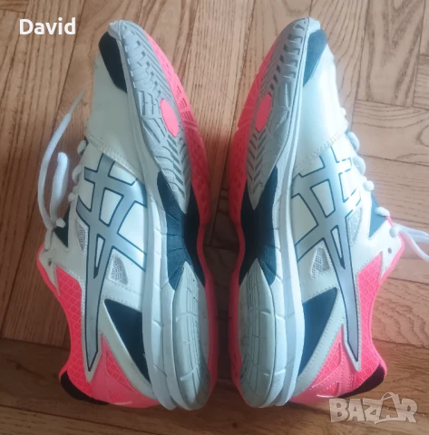 Оригинални дамски сникърси Asics Gel-Tactic, снимка 4 - Маратонки - 50476752