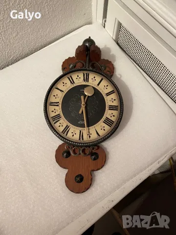 Junghans Стенен Немски часовник изработен от ковано желязо и масивно дърво