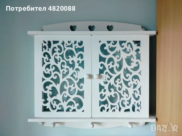 Декоративно шкафче MDF с лазерно изрязани вратички 