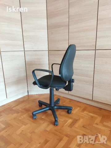 Работен офис стол, снимка 3 - Работни маси и бюра - 55841862