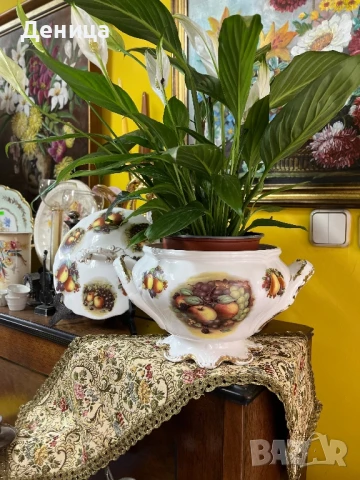 Един ослепителен красавец♥️ Бял порцелан, плодов мотив, красиви дръжки и впечатляващо столче. , снимка 12 - Други - 51304948