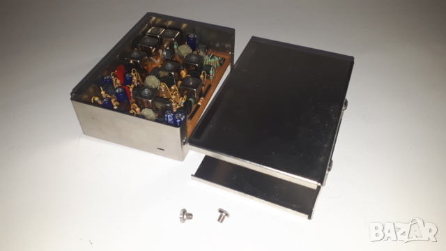 Стара електронна платка в метална кутия, снимка 5 - Друга електроника - 44841386