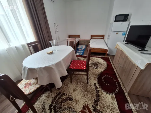 Обзаведена стая Център до метростанция Театрална за момиче, студентка, снимка 2 - Стаи под наем - 49633955