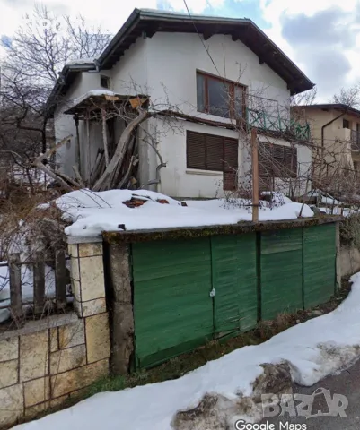 Продавам  масивна къща в село Кладница, в центъра на селото, 200 кв.м РЗП + два гаража., снимка 3 - Къщи - 56121611