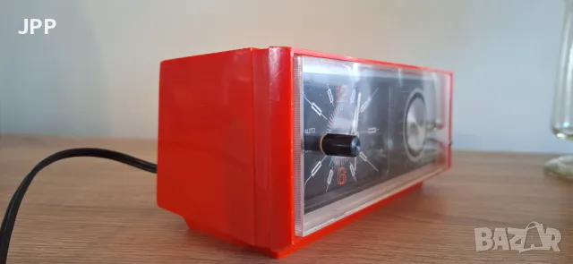 Радиочасовник Universum W2821, Германия, снимка 8 - Радиокасетофони, транзистори - 48742337