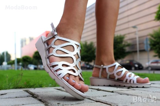 Модерни дамски равни сандали , снимка 2 - Сандали - 41327704