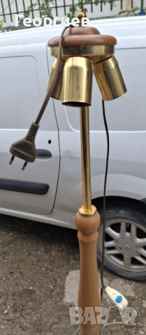 Висока лампа за 3 крушки с абажур (който липсва), снимка 2 - Лампиони - 51991119