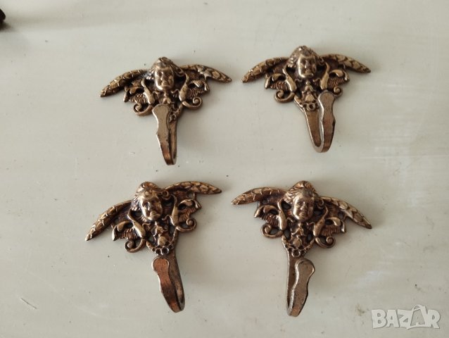 четири барокови закачалки-комплект