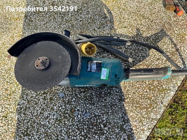 Голям ъглошлайф Makita GA 9020, снимка 3 - Ъглошлайфи - 53254377