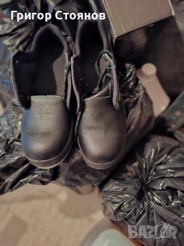 Продавам два чифта работни летни обувки и един чифт зимни, снимка 9 - Други - 52935296