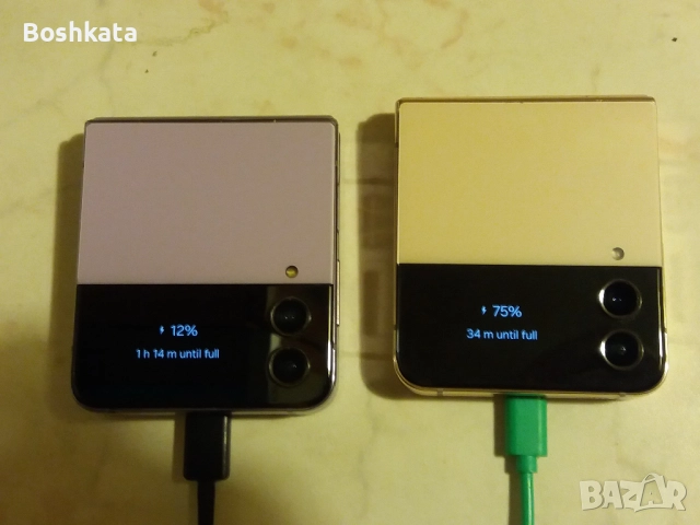 2 броя Samsung Galaxy Z Flip 4 за ремонт/ части