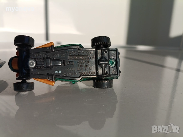 Колекция от 50 бр . умалени модели автомобили Matchbox , Hot Wheels , Maisto и други , снимка 13 - Коли, камиони, мотори, писти - 51894693