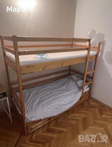 Двуетажно дървено легло с два матрака – като ново, Велико Търново, снимка 2 - Спални и легла - 53673211