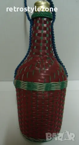 № 7740 стара стъклена бутилка с оплетка  - оплетка синтетика   - вместимост 0,5 л  - соц.период