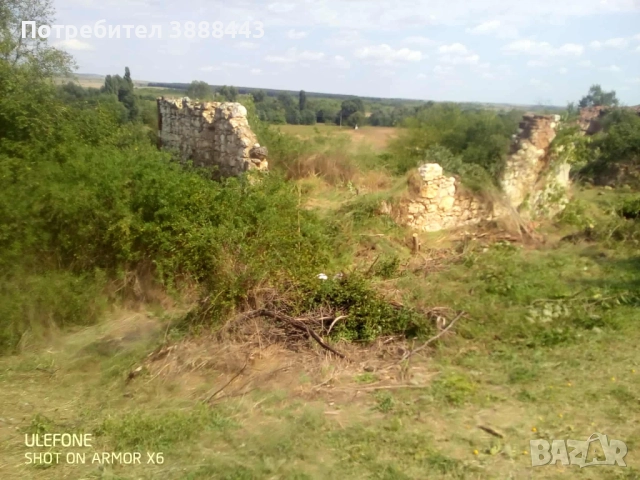 Празно дворно място 