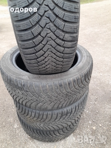 Продава две гуми 215 45 16 цола,Falken