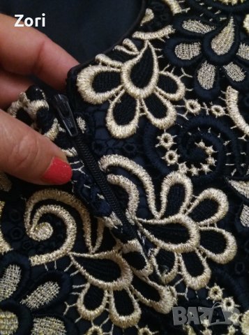 УНИКАЛНО КРАСИВА официална тъмносиня рокля със златиста дантела , снимка 9 - Рокли - 42097436
