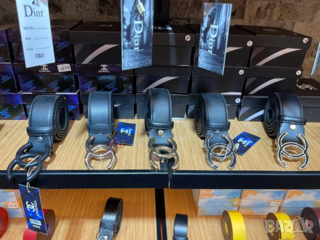 колани от естествена кожа в кутия CHANEL