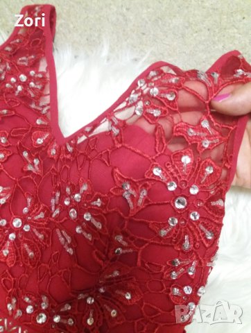 УНИКАЛНО КРАСИВА червена рокля с дантела в горната част, снимка 3 - Рокли - 41449281