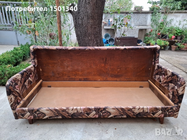Продавам дървен растегателен диван , снимка 3 - Дивани и мека мебел - 52097405