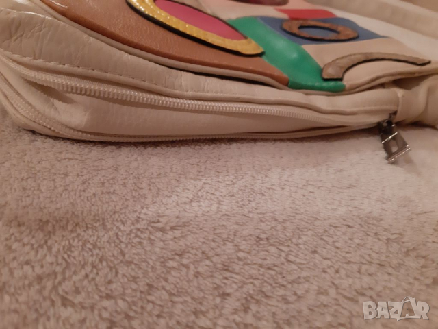 Красива дамска чанта, снимка 5 - Чанти - 36357783