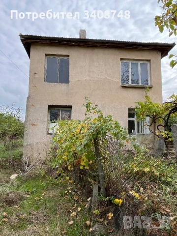 Продава се двуетажна къща в С. Помощник, снимка 2 - Къщи - 53801302