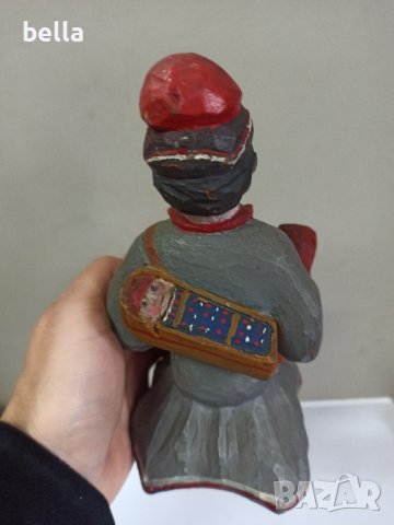 Стара дървена антикварна пластика на жена Саами с дете на гърба , снимка 4 - Антикварни и старинни предмети - 44405001