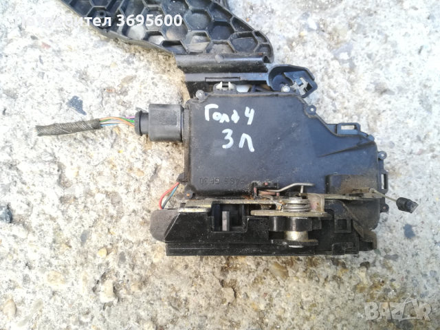 Golf 4 Bora Голф Бора брава дръжка багажник задна лява, снимка 2 - Части - 44933846