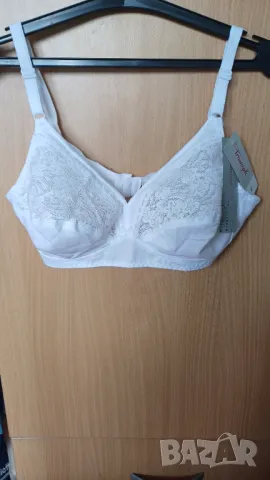 Triumph бял сутиен 85 С нов, снимка 1
