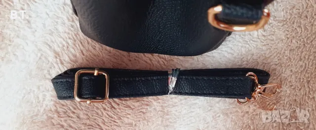 Продавам - Нова, дамска, черна кожена чанта., снимка 6 - Чанти - 48377203