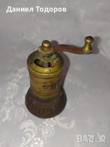 Стара бронзова мелница за кафе и подправки , снимка 7 - Антикварни и старинни предмети - 51386512