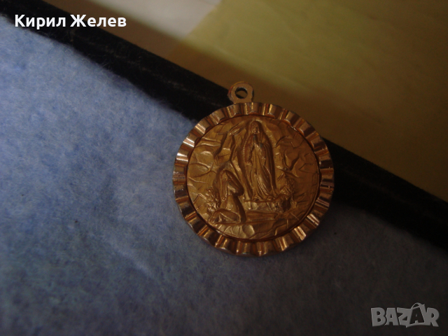 ПОЗЛАТЕН КАТОЛИЧЕСКИ МЕДАЛЬОН РЕЛЕФНА НАГРЪДНА ИКОНКА ХУДОЖЕСТВЕНА ПРЕЦИЗНА ИЗРАБОТКА 26411, снимка 4 - Колиета, медальони, синджири - 36225087
