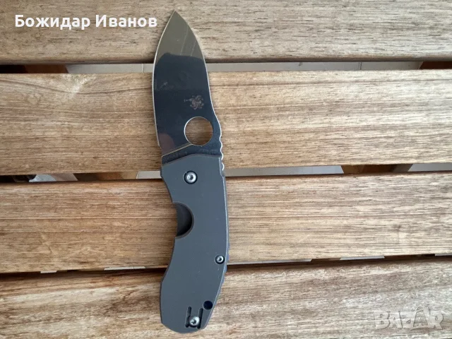 Продавам нож Spyderco Slysz Techno1 