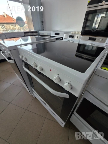 Свободностояща печка с керамични котлони Voss, снимка 3 - Печки, фурни - 53683545