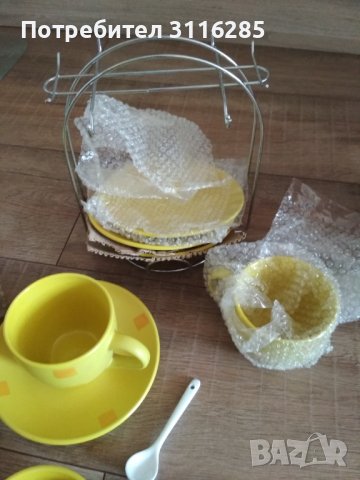 Нов сервиз 4 чаши с метална поставка, снимка 2 - Подаръци за жени - 41497483